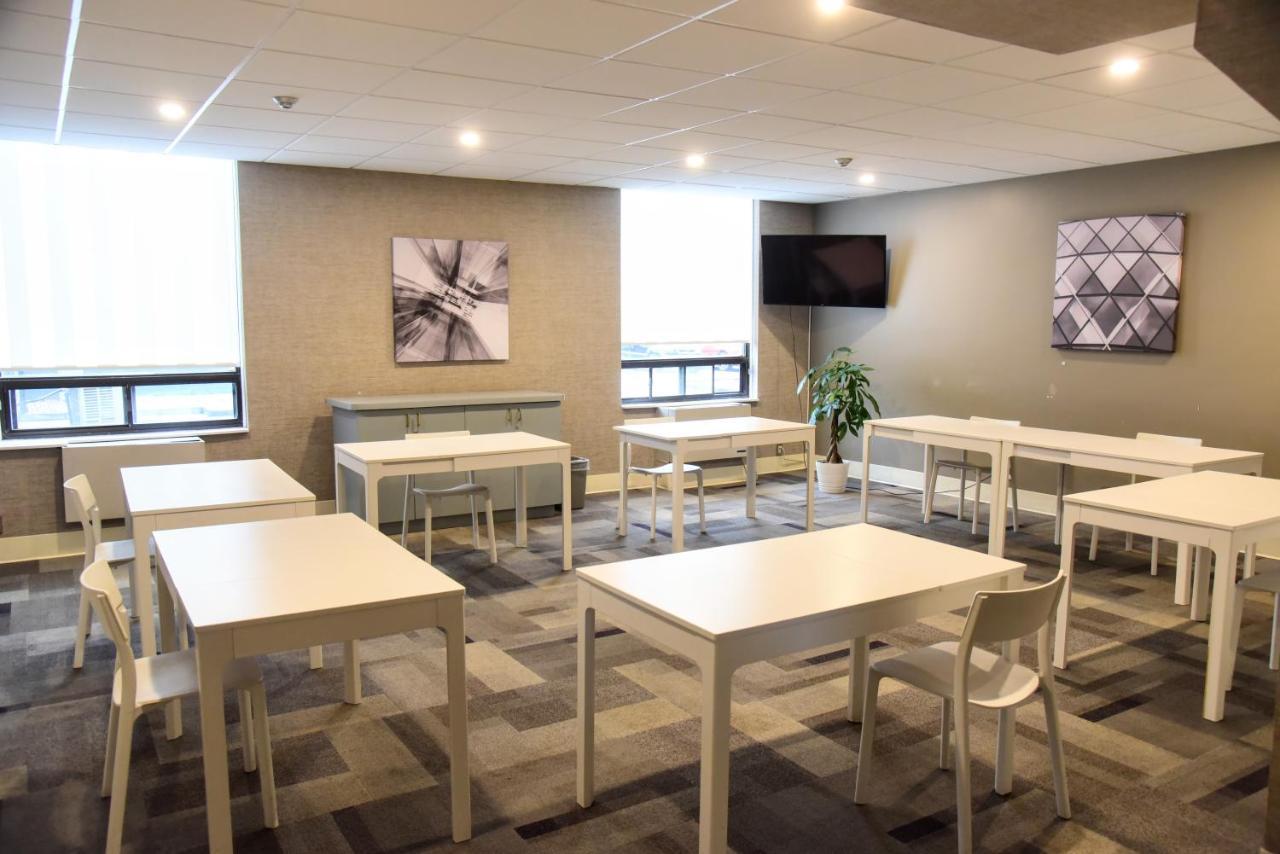 Days Inn By Wyndham Ottawa West מראה חיצוני תמונה