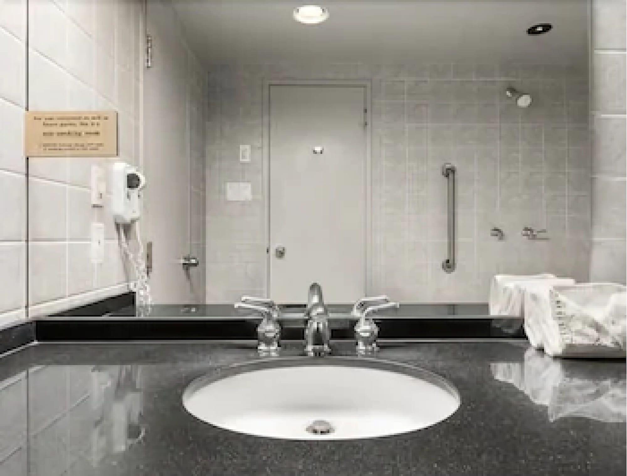 Days Inn By Wyndham Ottawa West מראה חיצוני תמונה