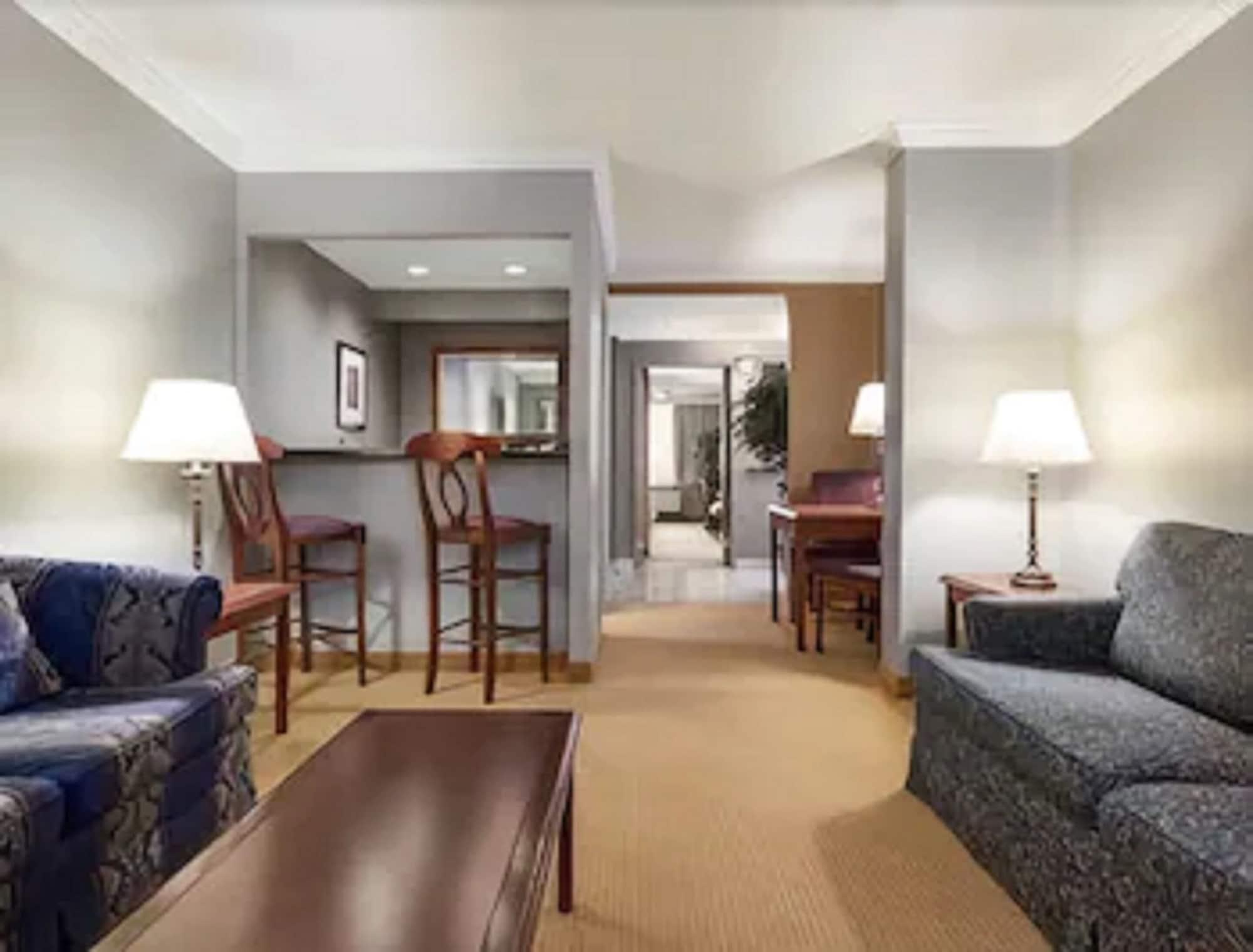 Days Inn By Wyndham Ottawa West מראה חיצוני תמונה