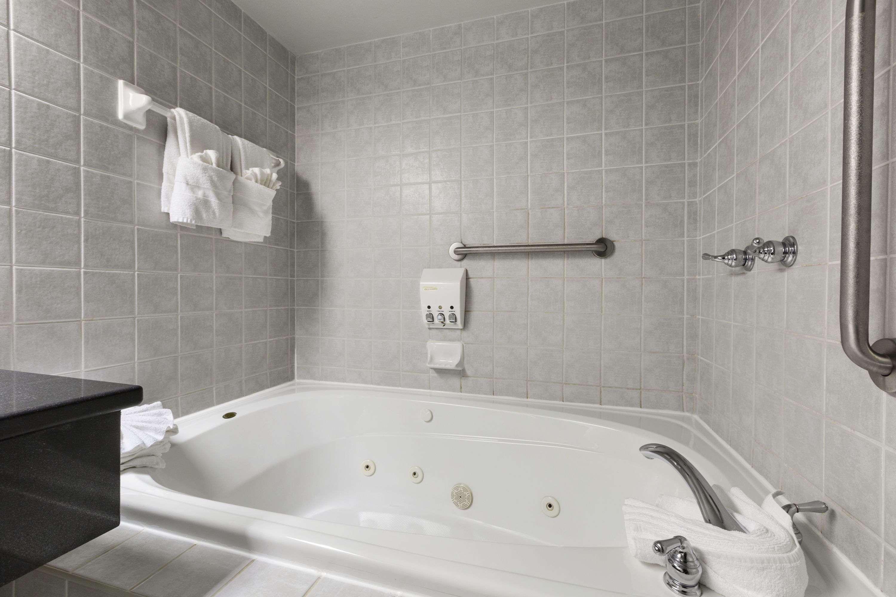 Days Inn By Wyndham Ottawa West מראה חיצוני תמונה
